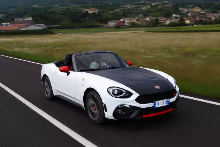 Image of a Abarth 124 Spider car
