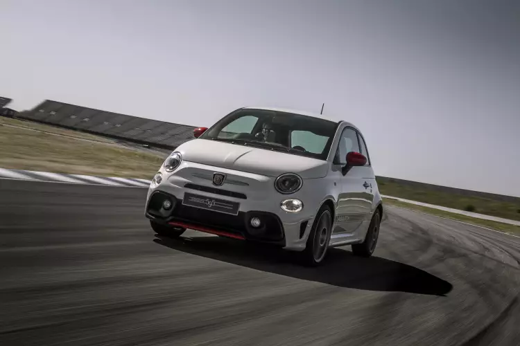 Image of a Abarth 595 sports car