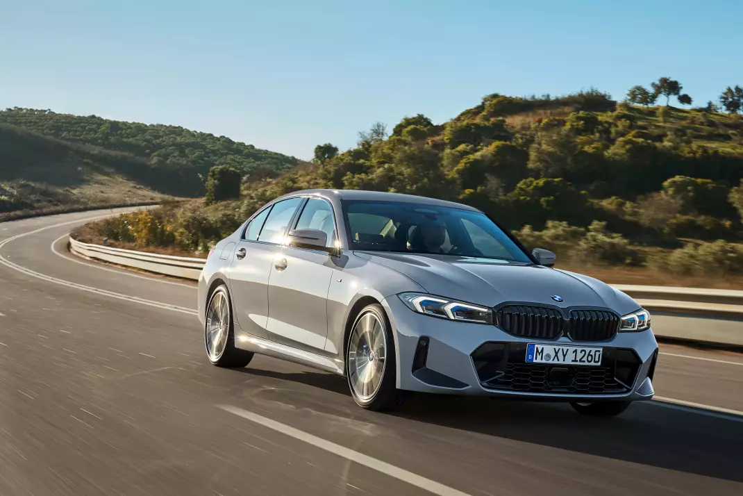 Image of a BMW 316 executive car
