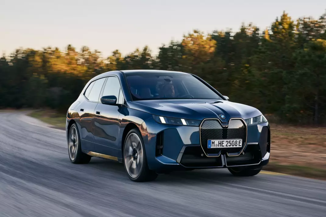 Image of a BMW iX car