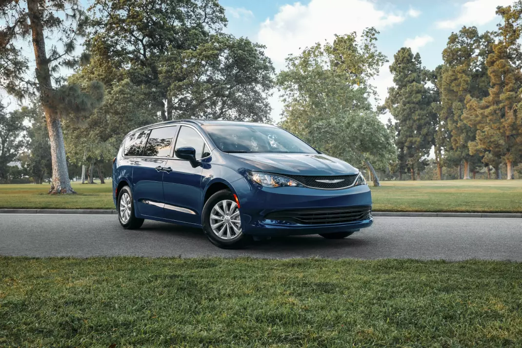 Image of a Chrysler Voyager car