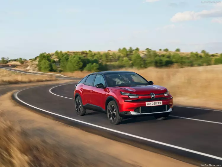 Image of a Citroen C4 family car