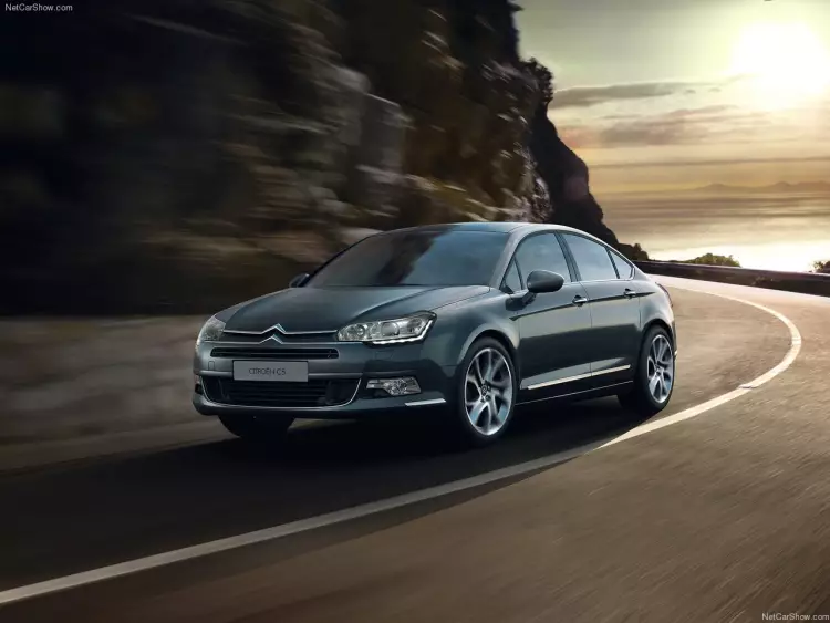Image of a Citroen C5 family car
