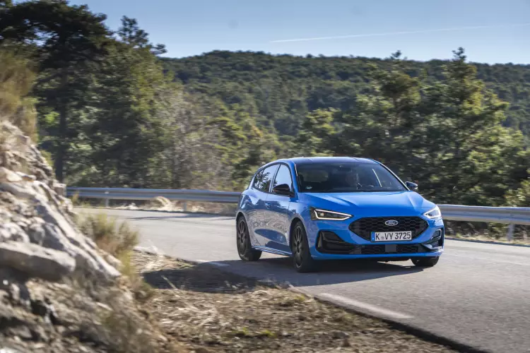 Image of a Ford Focus family car