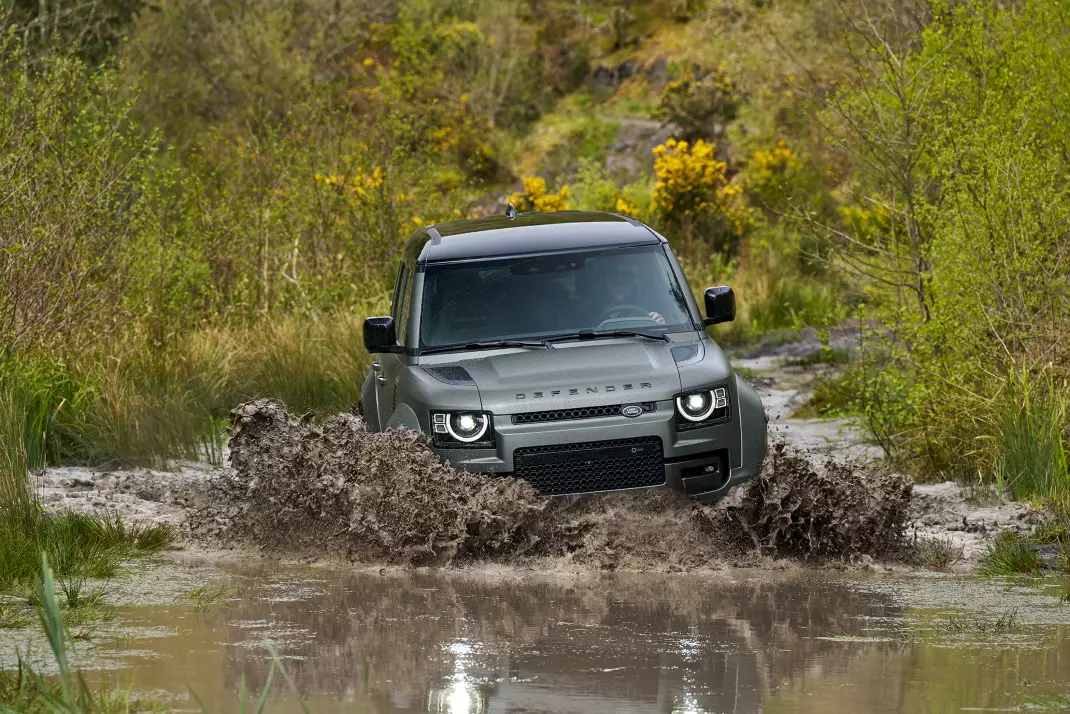 Image of a Land Rover Defender Octa car