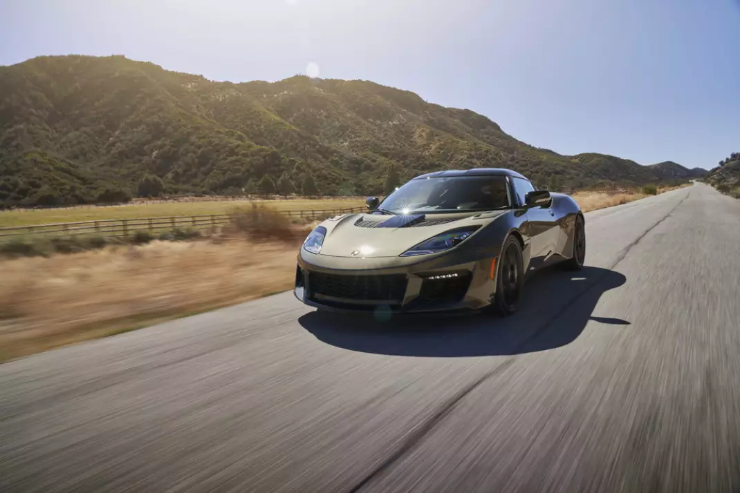 Image of a Lotus Evora car