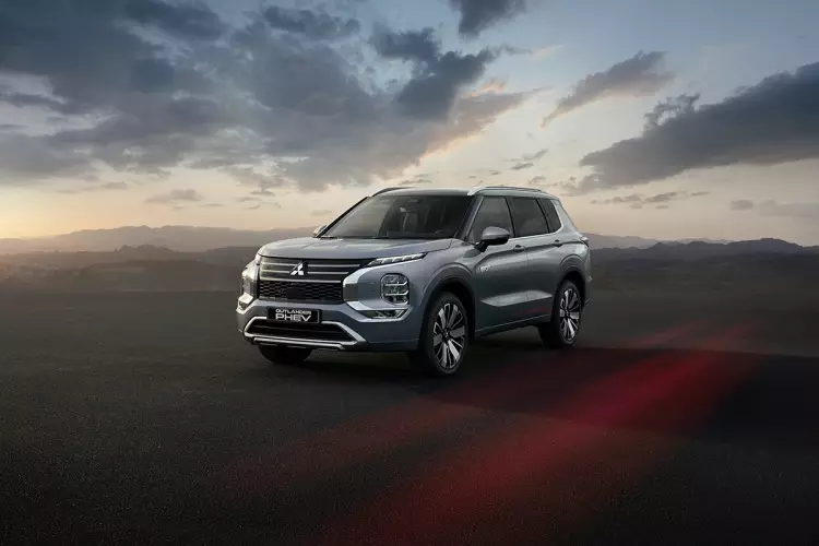 Image of a Mitsubishi Outlander SUV