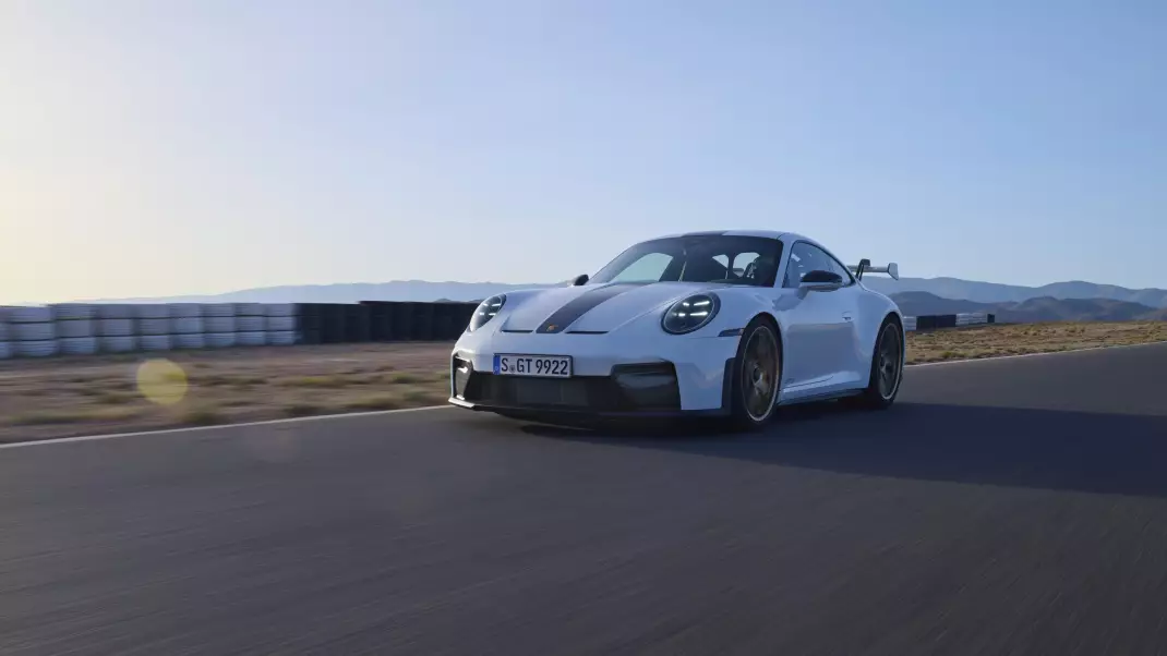 Image of a Porsche 911 car