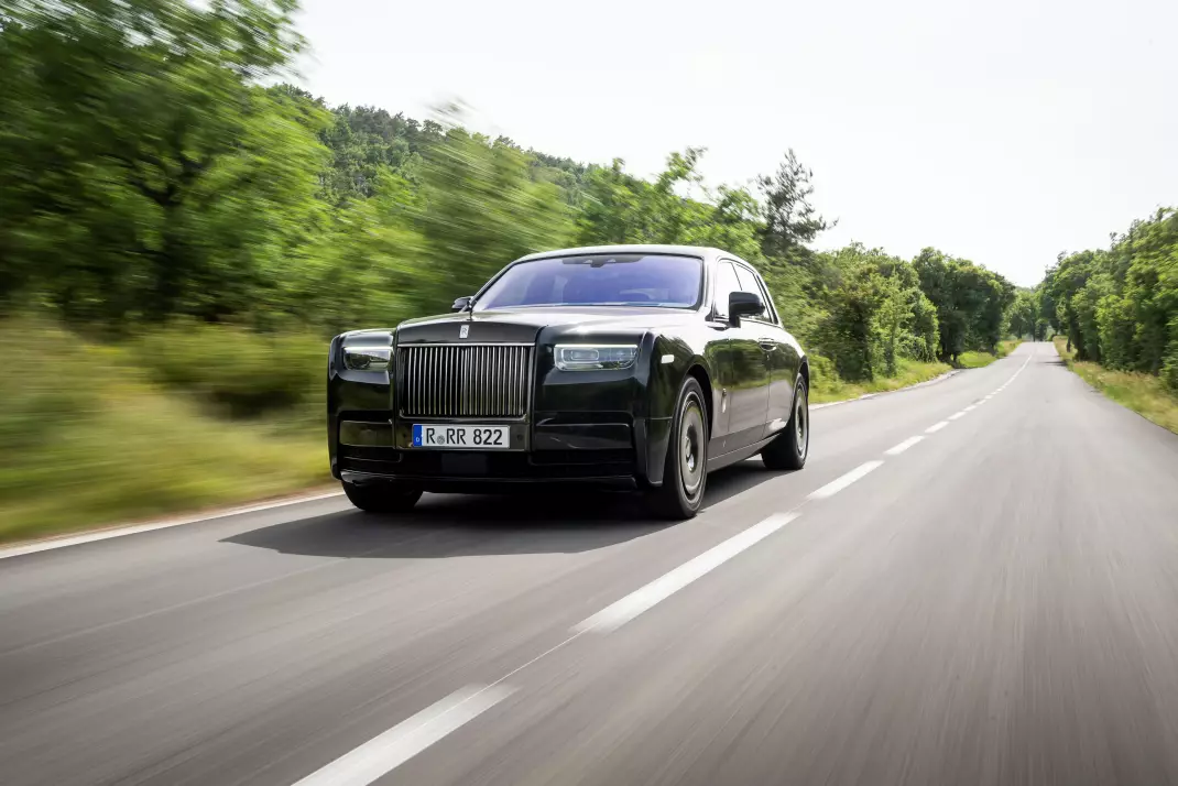 Image of a Rolls-Royce Phantom car