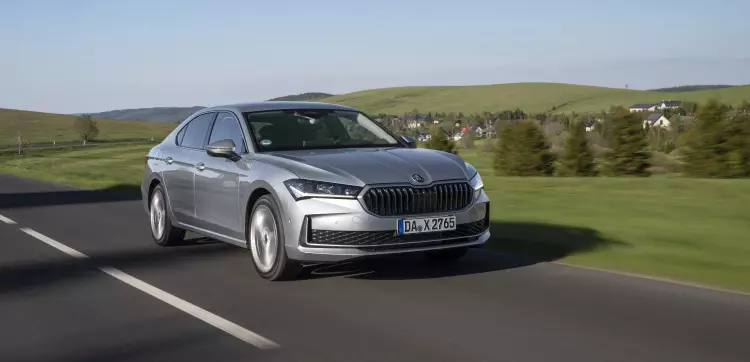 Image of a Skoda Superb family car