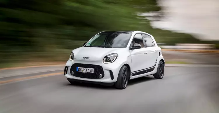 Image of a Smart ForFour car